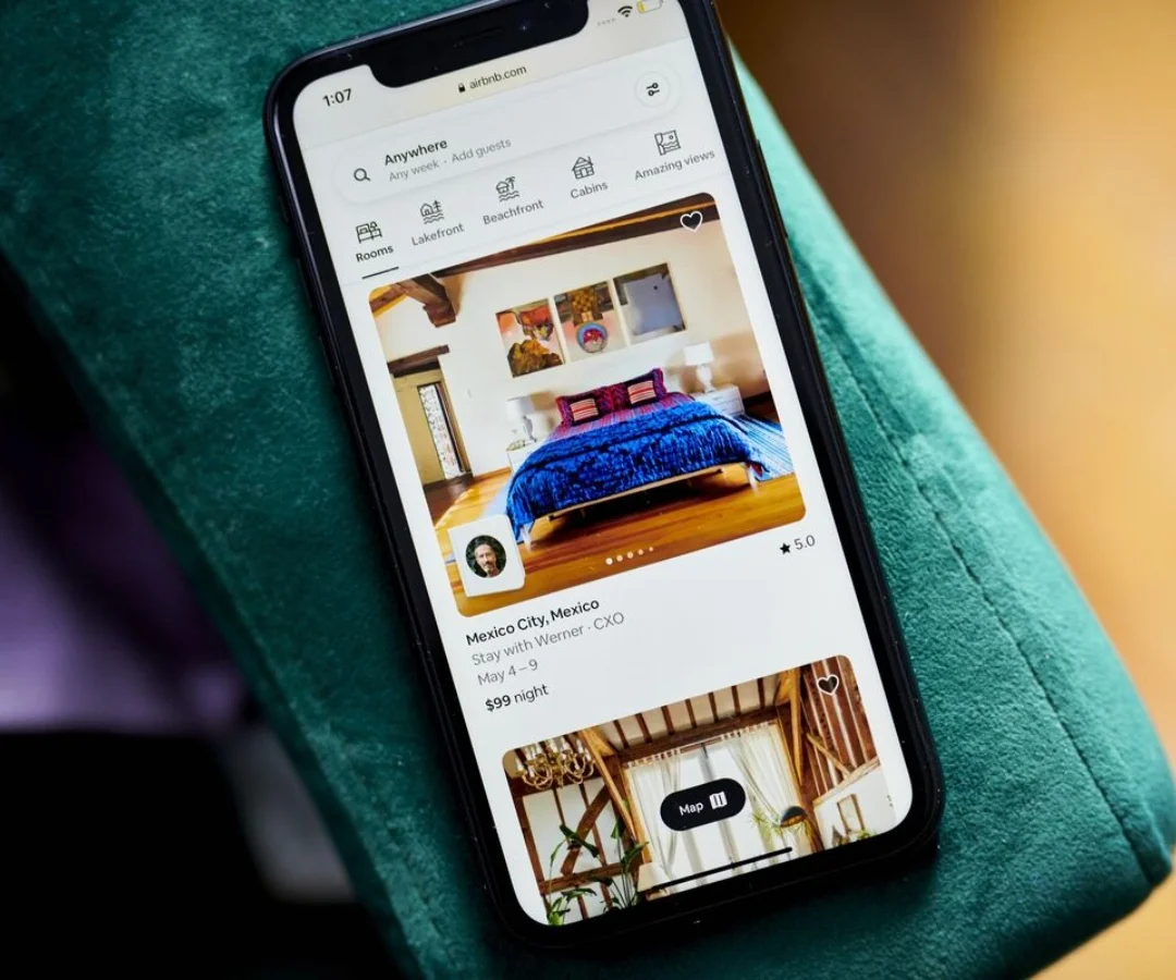 Airbnb lanza las características de 'preferidos por los huéspedes' junto con herramientas de inteligencia artificial.